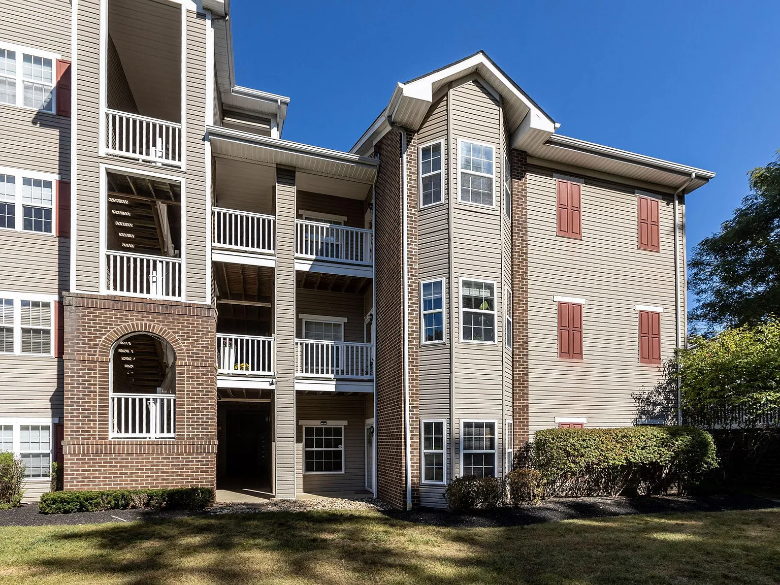 3 bed, $1,850 — Photo 1