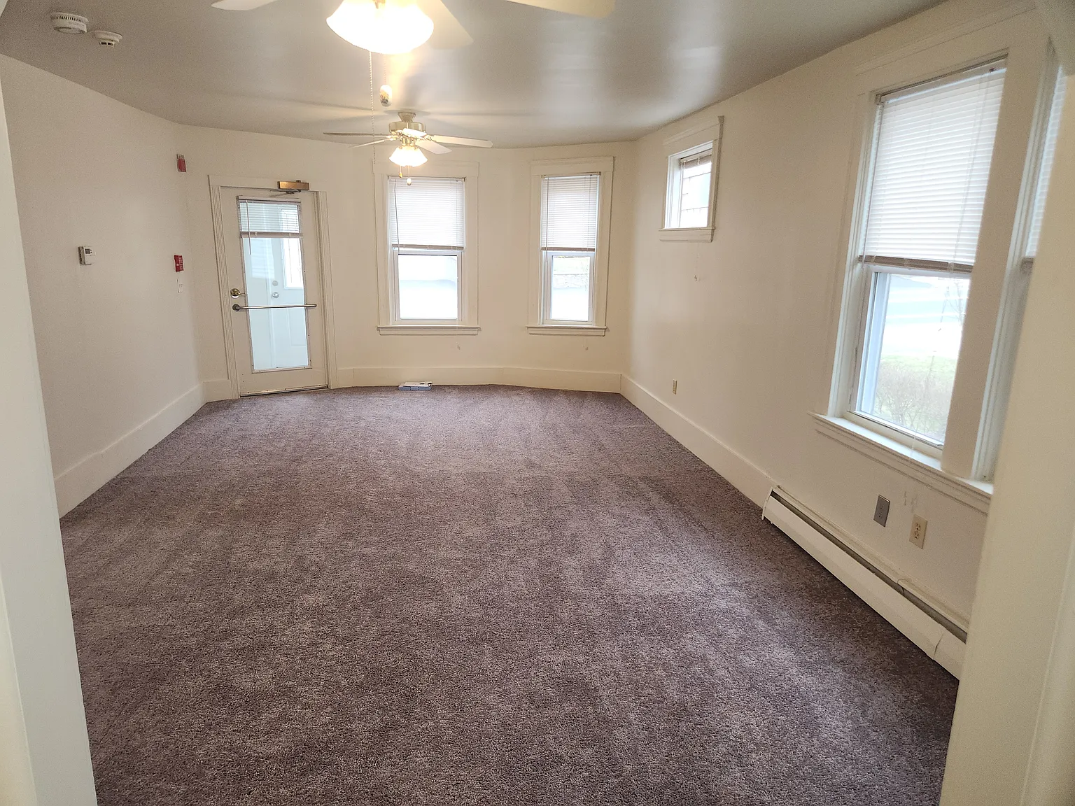 2 bed, 1050 sqft, $1,900 — Photo 3