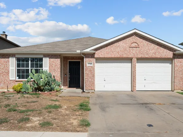 2709 Tar Heel Dr, Fort Worth, TX 76123