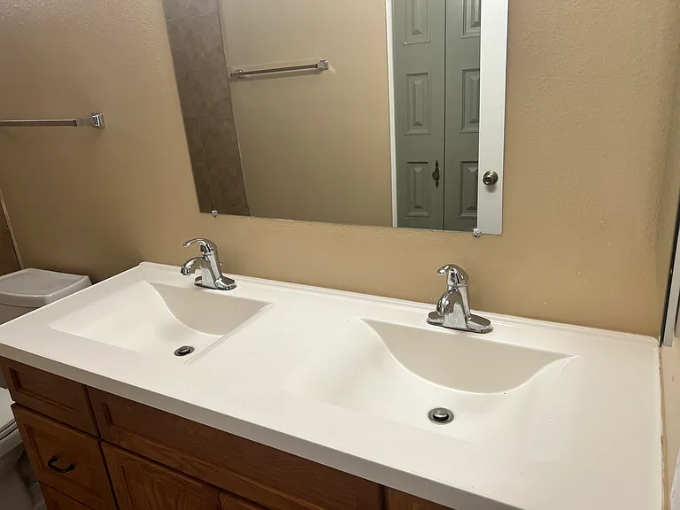 602 E Lodge Dr — Photo 2