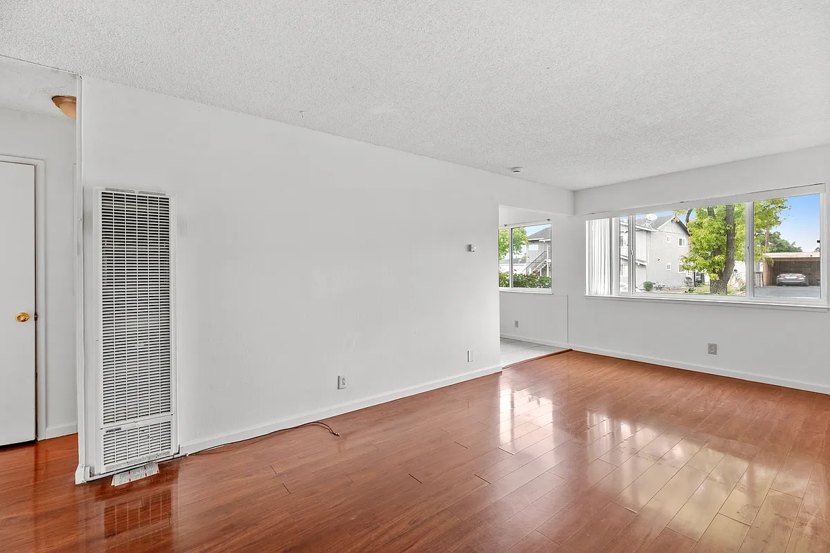 Building Photo - 1162 Edsel Dr #1