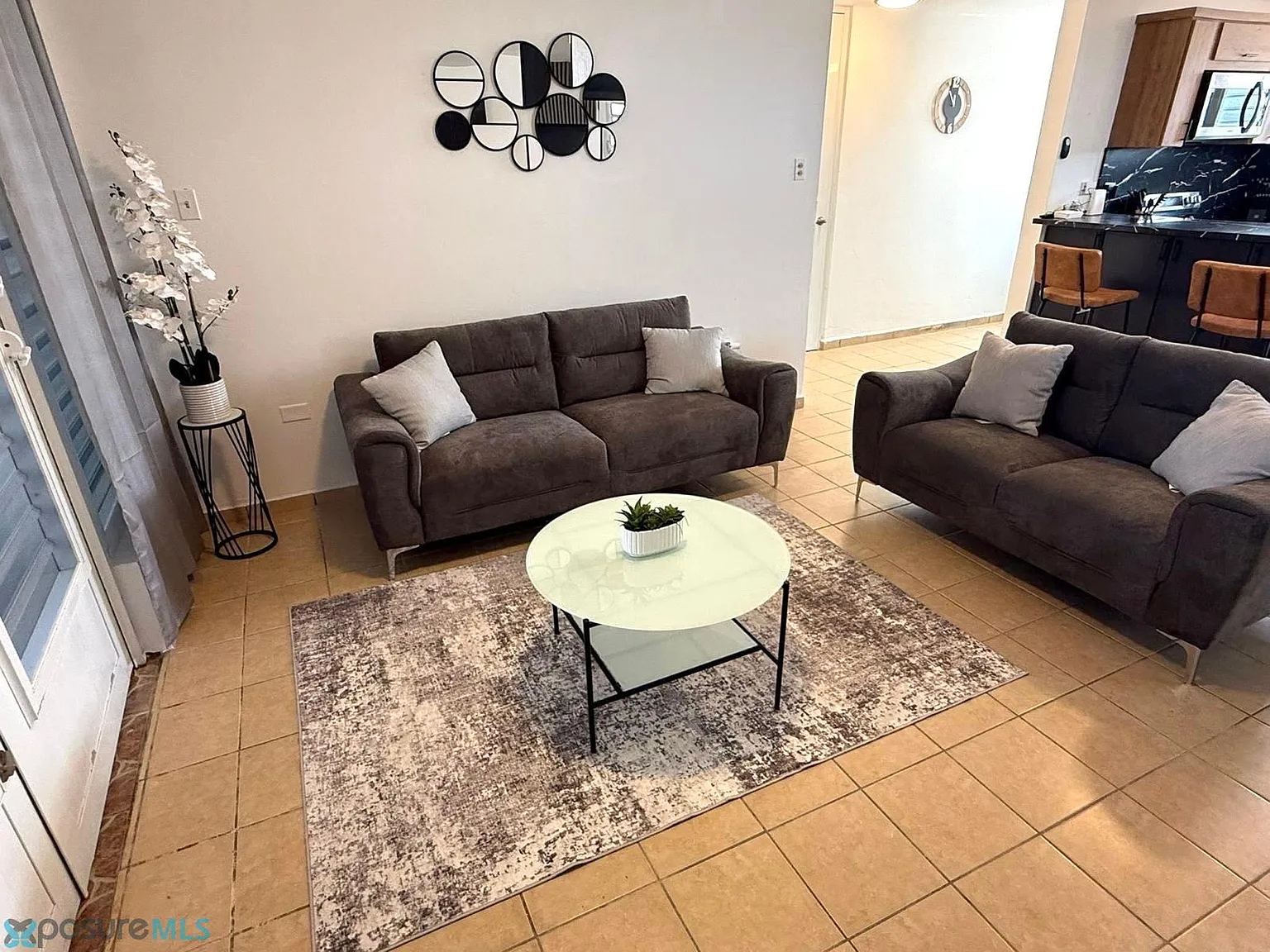 3 bed, 3.0 bath, 1900 sqft, $2,300 — Photo 4