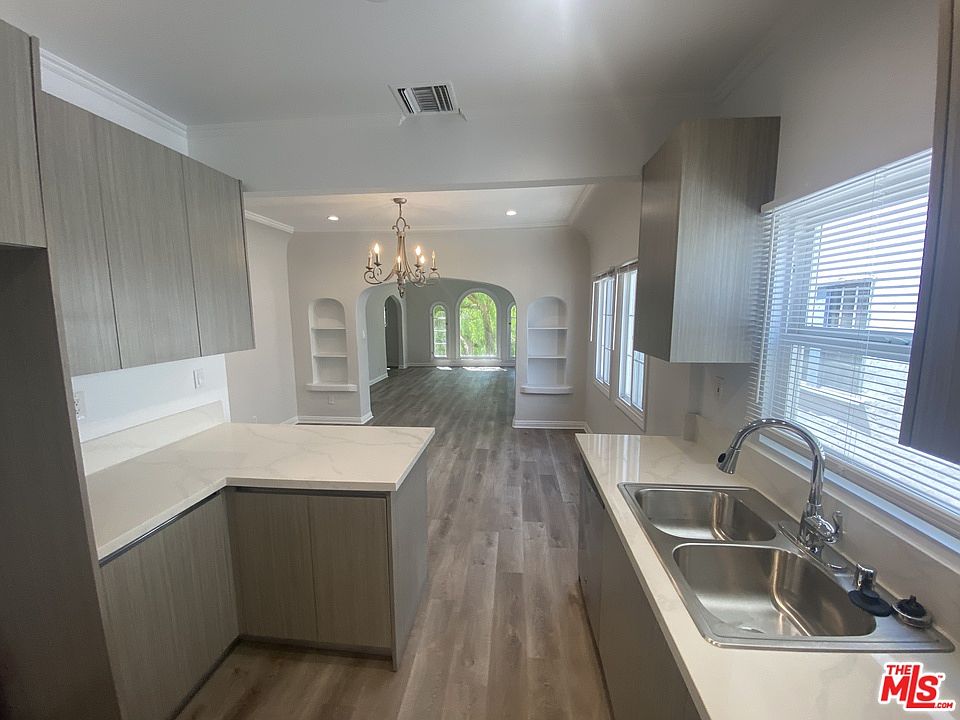 1st image of 414 N Ogden Dr