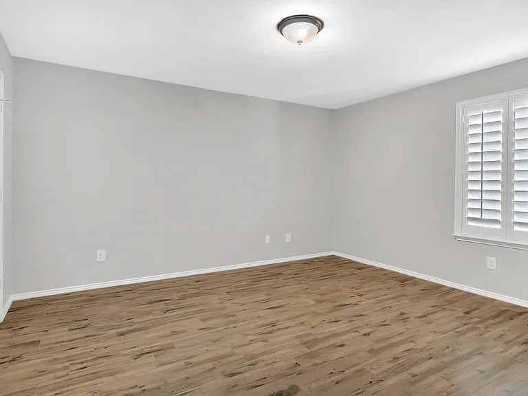 16329 Severn Ln — Photo 6