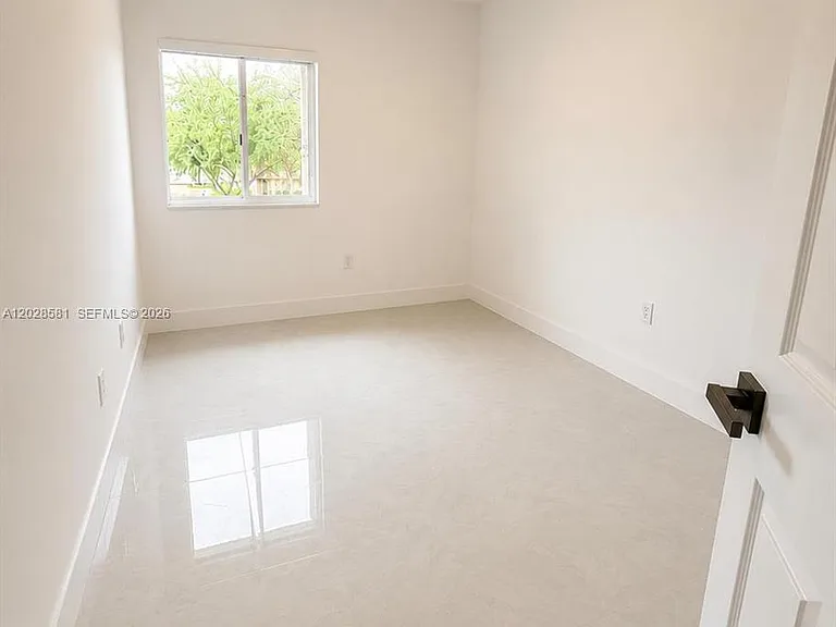 11244 NW 58th Ter — Photo 7