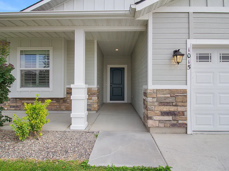 1015 White Birch Ave — Photo 4