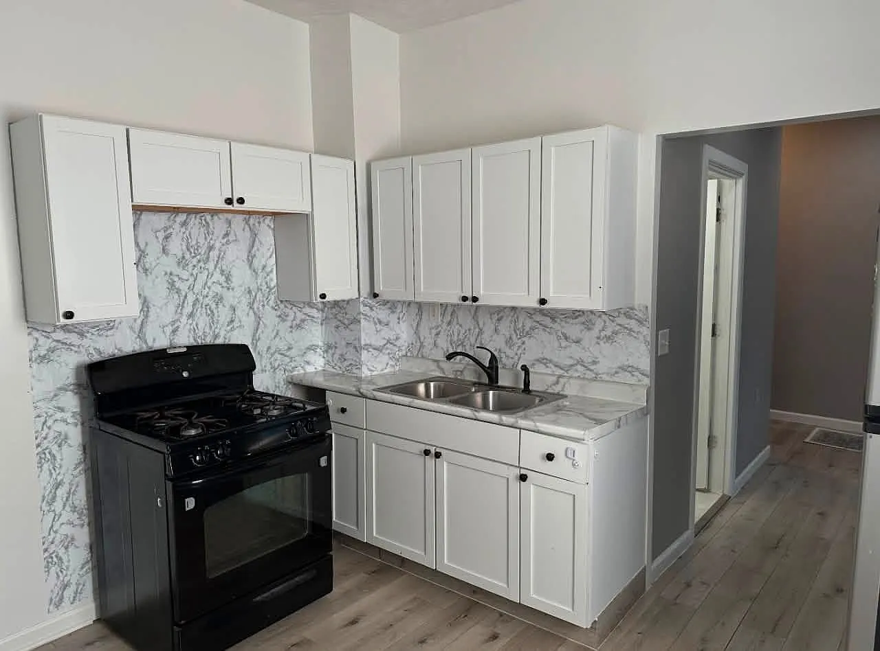 4 bed, 1600 sqft, $1,250 — Photo 2