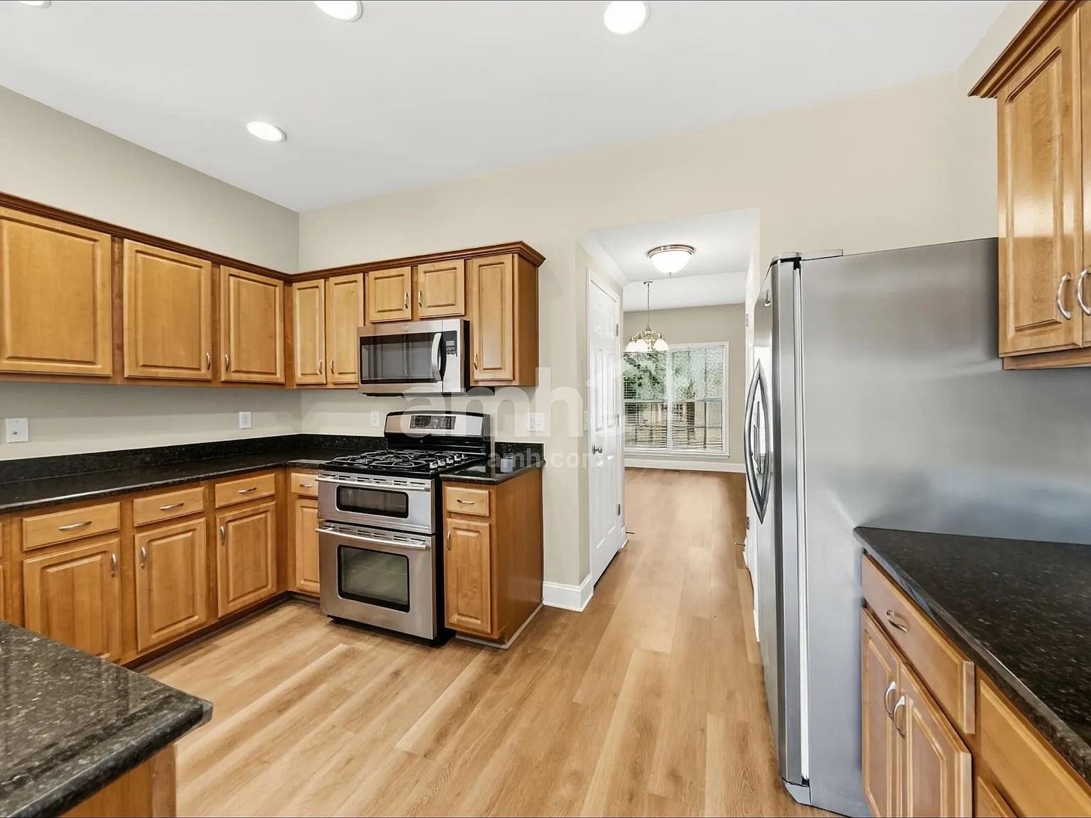 4 bed, 2.5 bath, 3210 sqft, $3,060 — Photo 4