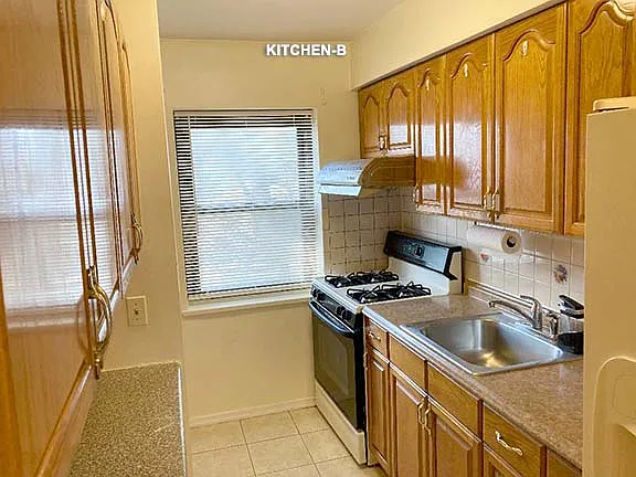 25600 Hillside Ave #1 — Photo 8