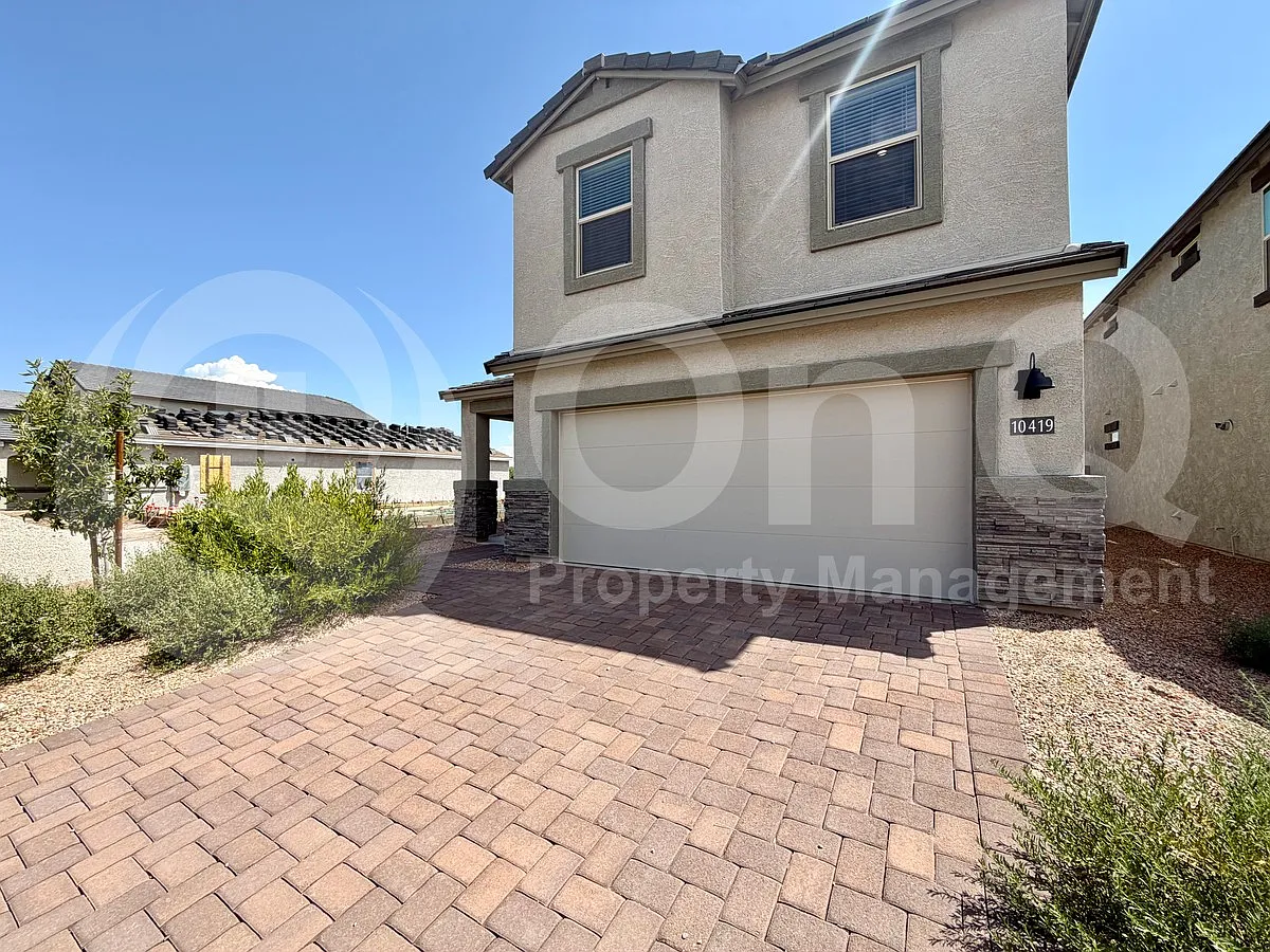 4 bed, 2.5 bath, 2100 sqft, $2,200 — Photo 2