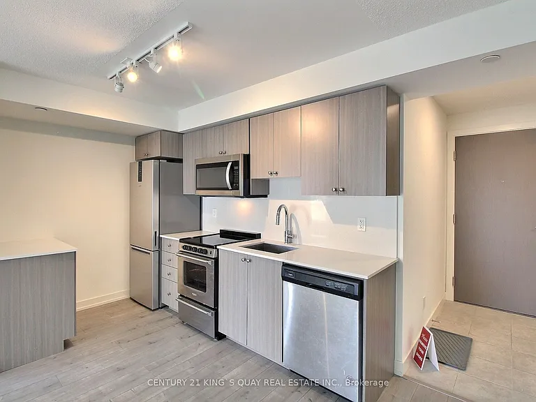 10 Wilby Cres #907 — Photo 2