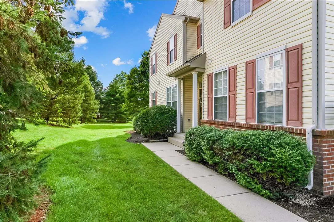 3 bed, 2.5 bath, 2022 sqft, $2,750 — Photo 3
