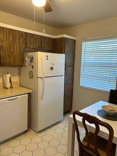 2 bed, 2.0 bath, 1000 sqft, $1,550 — Photo 3