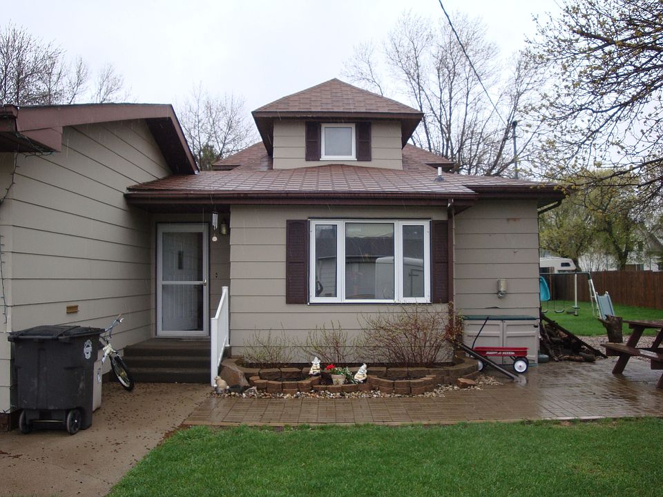 Front (West side)