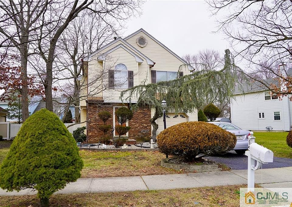 1st image of 15 Avery Dr