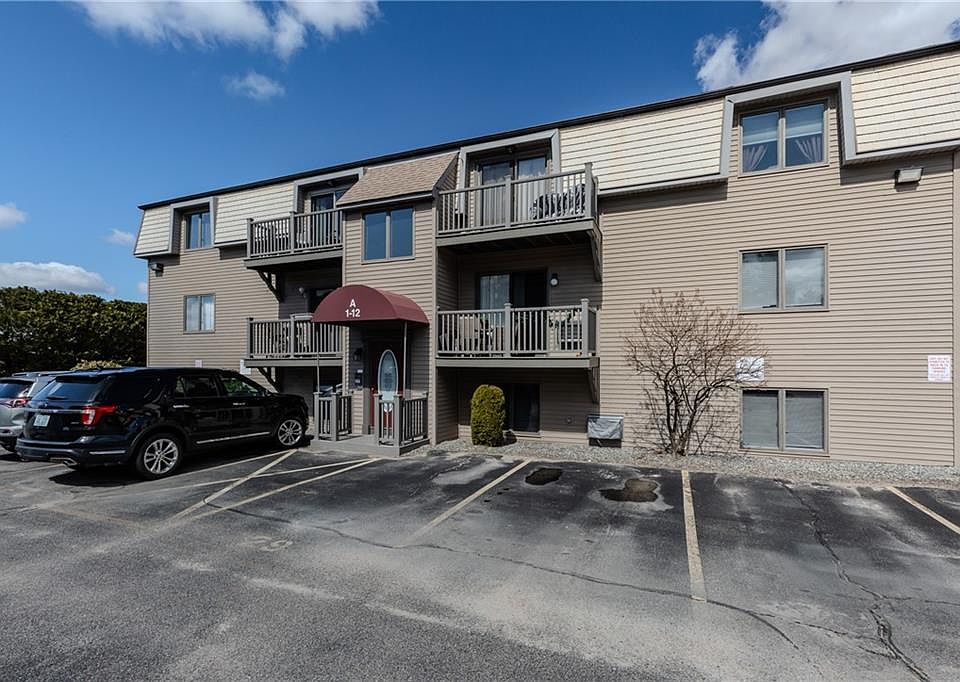 1st image of 11 Village Ct Unit 11