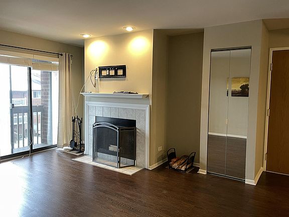 4th image of 800 N Lakeside Dr APT 3A