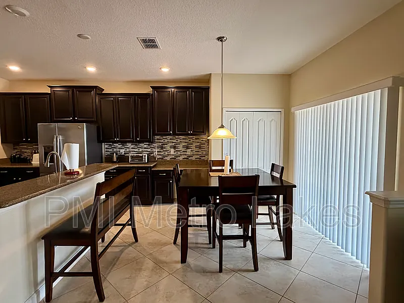 5 bed, 3.0 bath, 3261 sqft, $3,050 — Photo 4