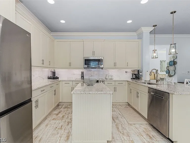 13528 Mandarin Cir — Photo 17