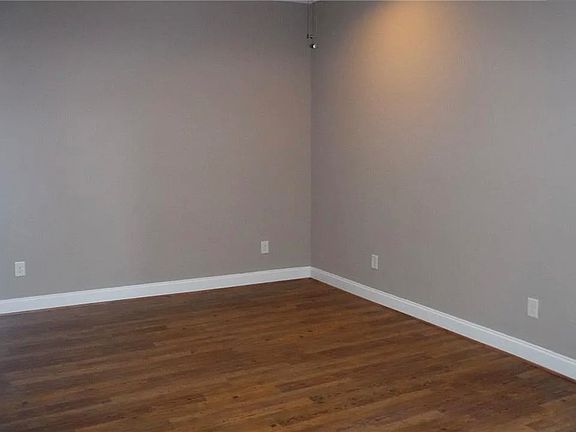 2nd image of 308 S Poplar St