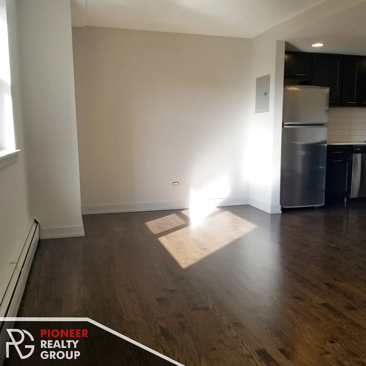 Building Photo - 6159 N Kenmore Ave #6119-412