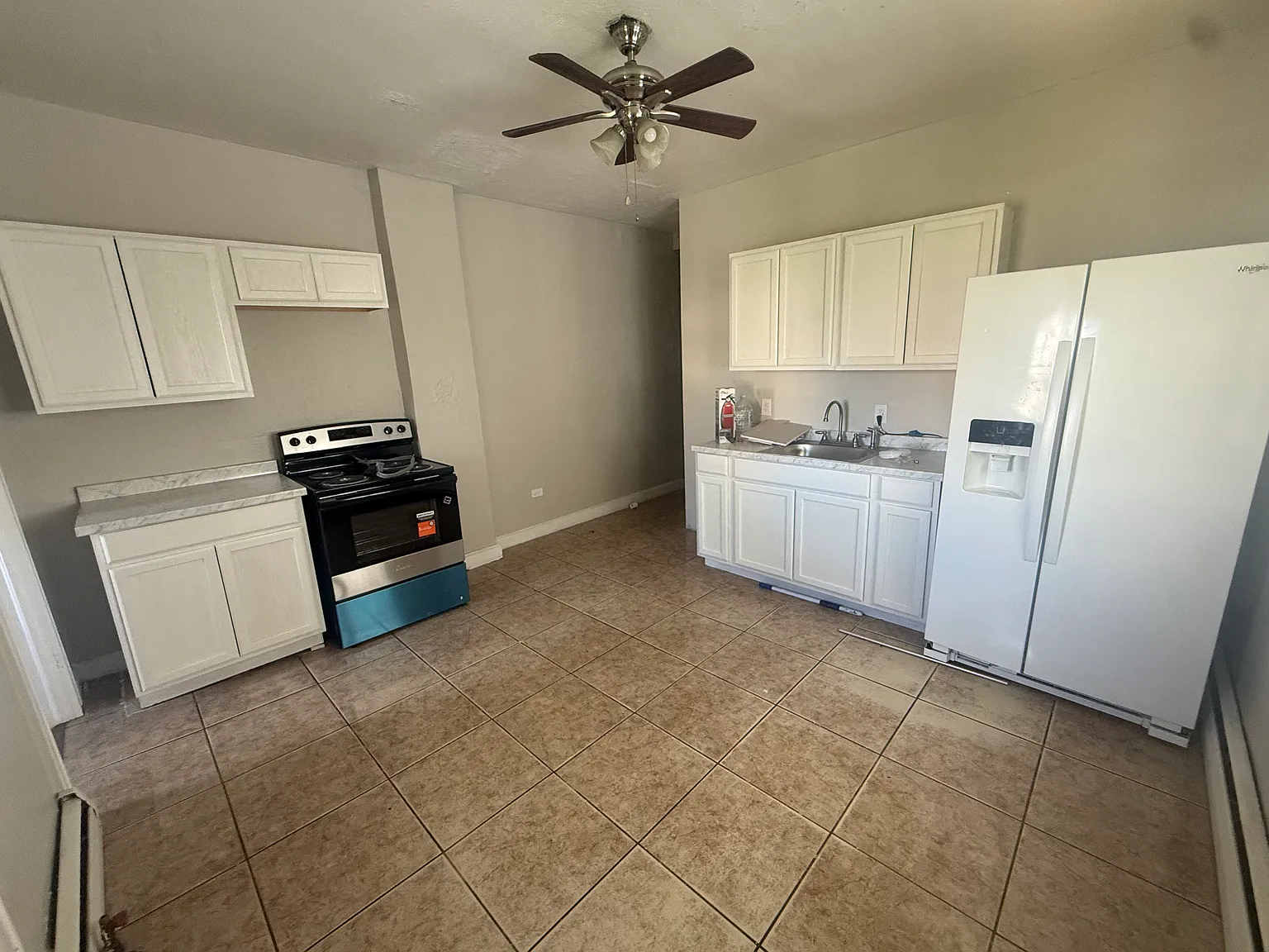 3 bed, $1,400 — Photo 4
