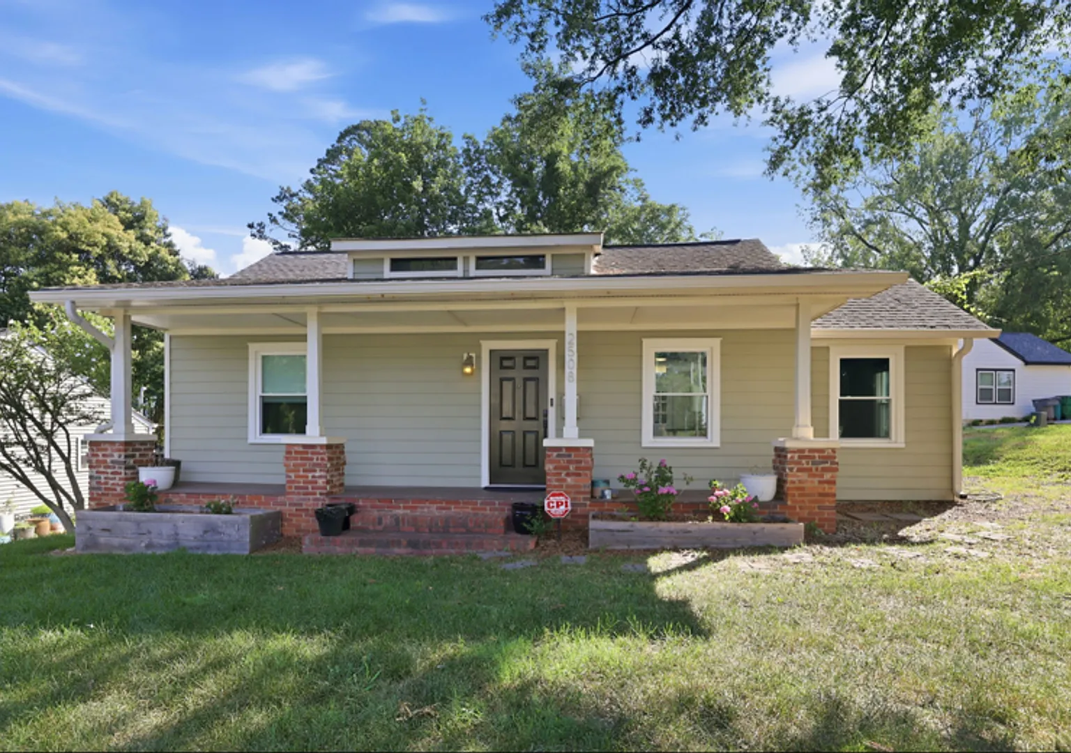 Fully Furnished 2-Bedroom Home Near Charlotte's Top Attractions — Photo 1