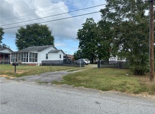 9 Pruitt St, Honea Path, SC 29654