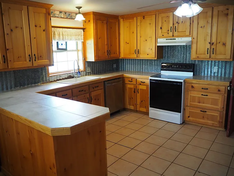 9561 Hames Rd — Photo 5