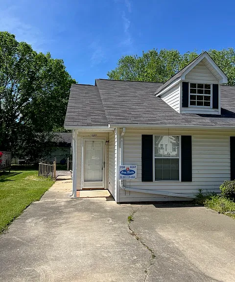 1083 Farm Pond Ln — Photo 7