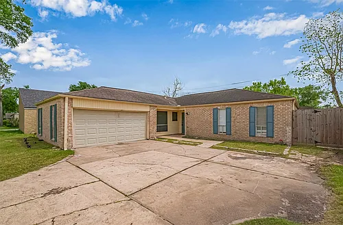 13731 Greenway Dr Photo 1