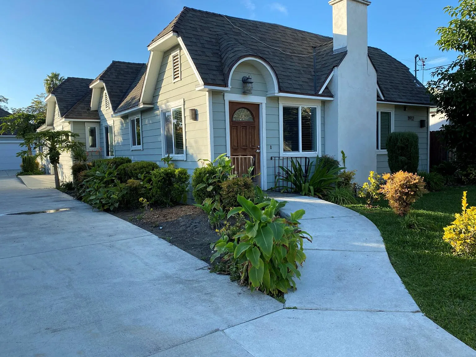 5 bed, 2212 sqft, $6,000 — Photo 2