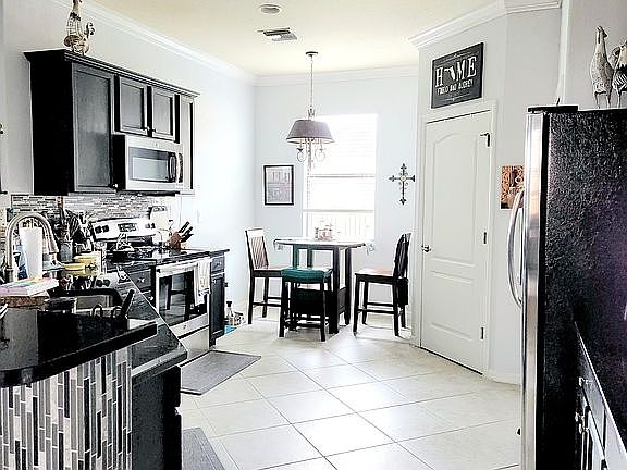 Kitchen and breakfast nook 