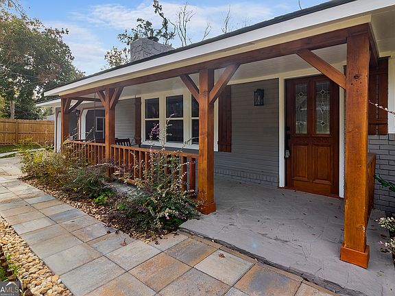 2nd image of 2110 Park Ln