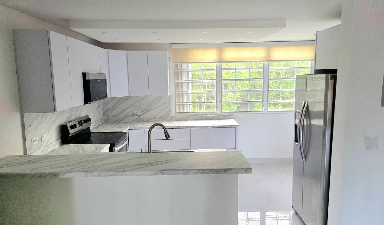 3 bed, 2.0 bath, 1358 sqft, $2,300 — Photo 4