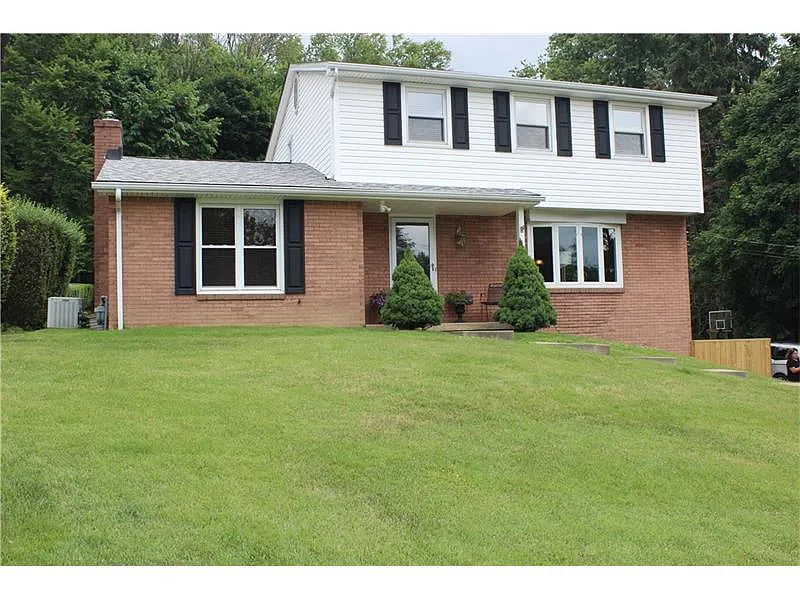 1009 Golfview Dr photo 1