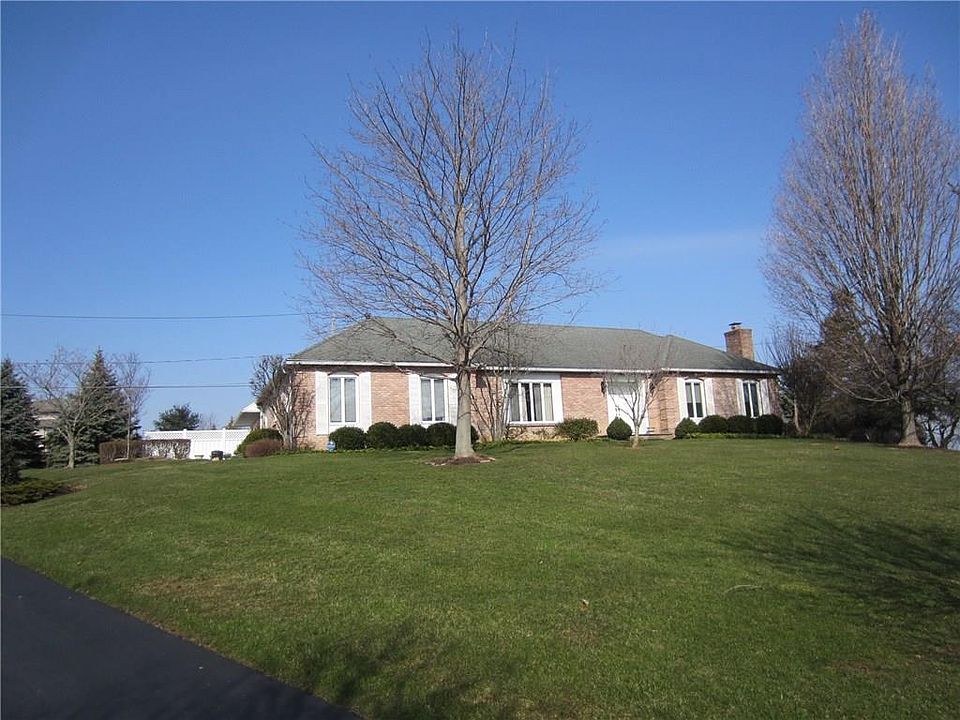 2nd image of 7 S Pittsford Hill Cir
