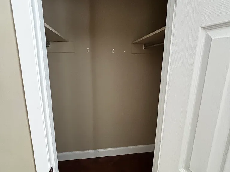 204 Windsor Ln — Photo 3