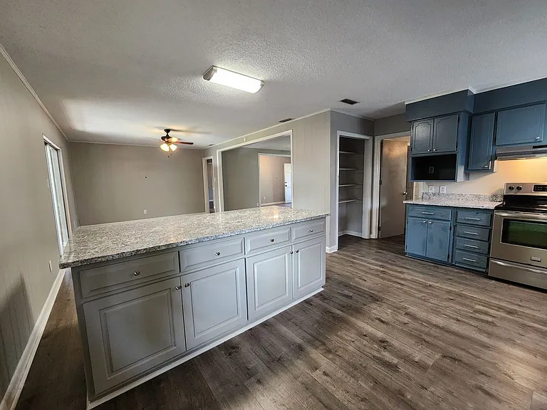 2205 Gornto Rd — Photo 18