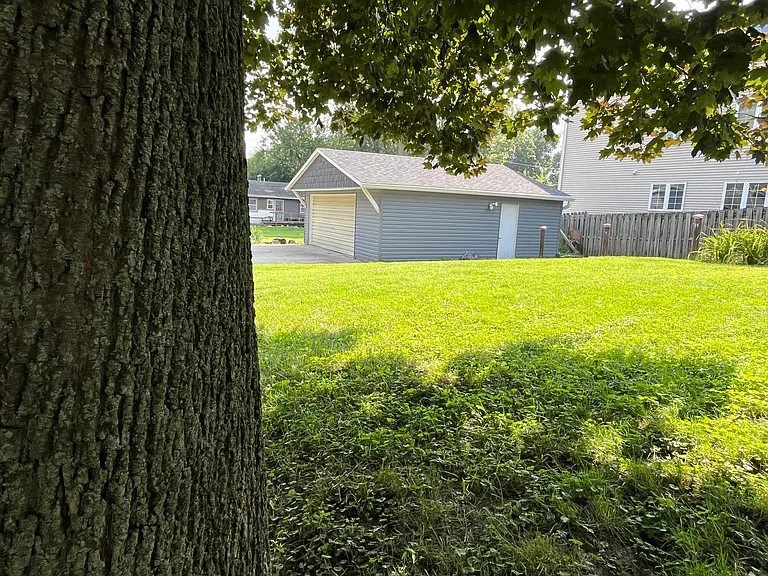 3202 Lincoln Way — Photo 4