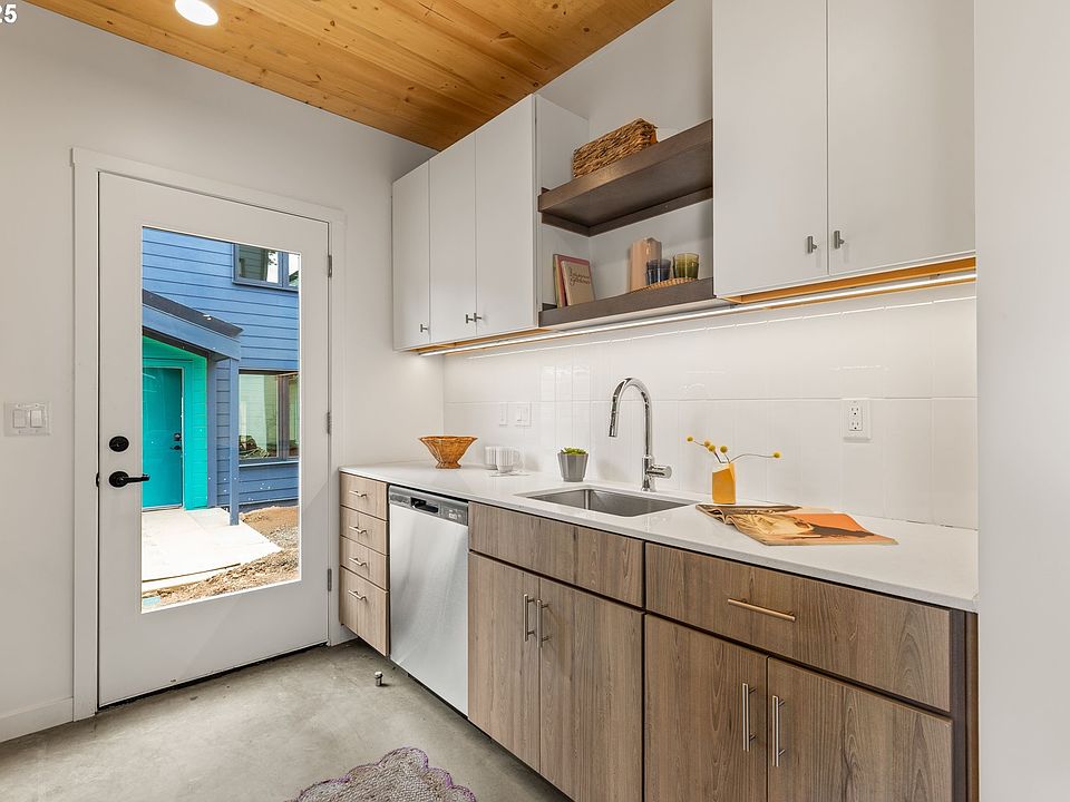 3738 SE Harvey St #1, Portland, OR 97222 | MLS #464558433 | Zillow