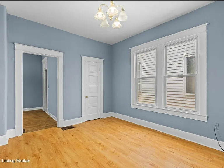 2220 W Oak St — Photo 4