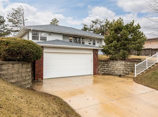 915 30th St SE, Cedar Rapids, IA 52403