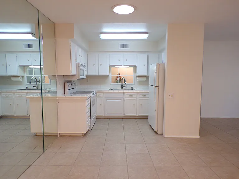 1689 N Sunflower Ct — Photo 3