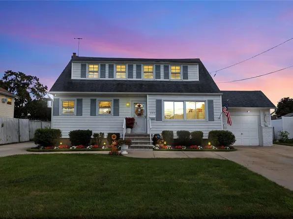 377 Rose Street, Massapequa Park, NY 11762