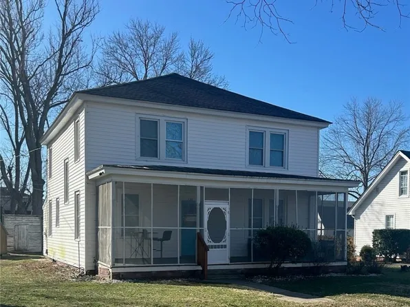 326 6th St, West Point, VA 23181