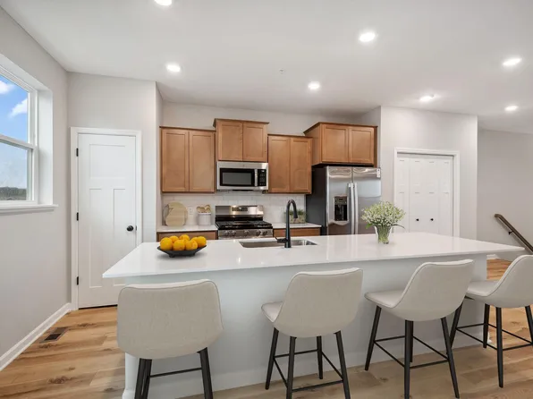10366 Birchwood Cir, Chaska, MN 55318