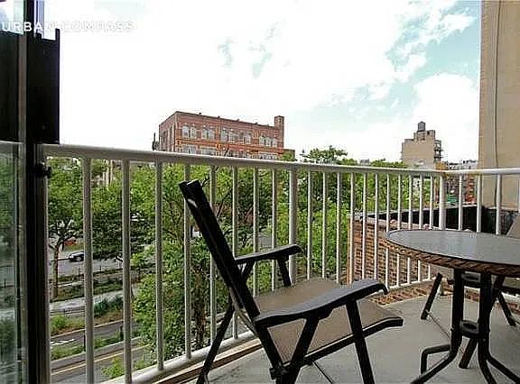 5th image of 54 Allen St APT 4A