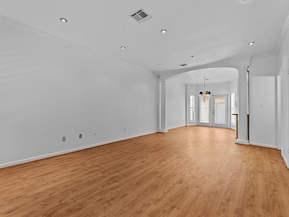 5th image of 3300 Bellefontaine St APT 42