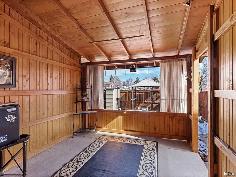 11614 Pearl St — Photo 1